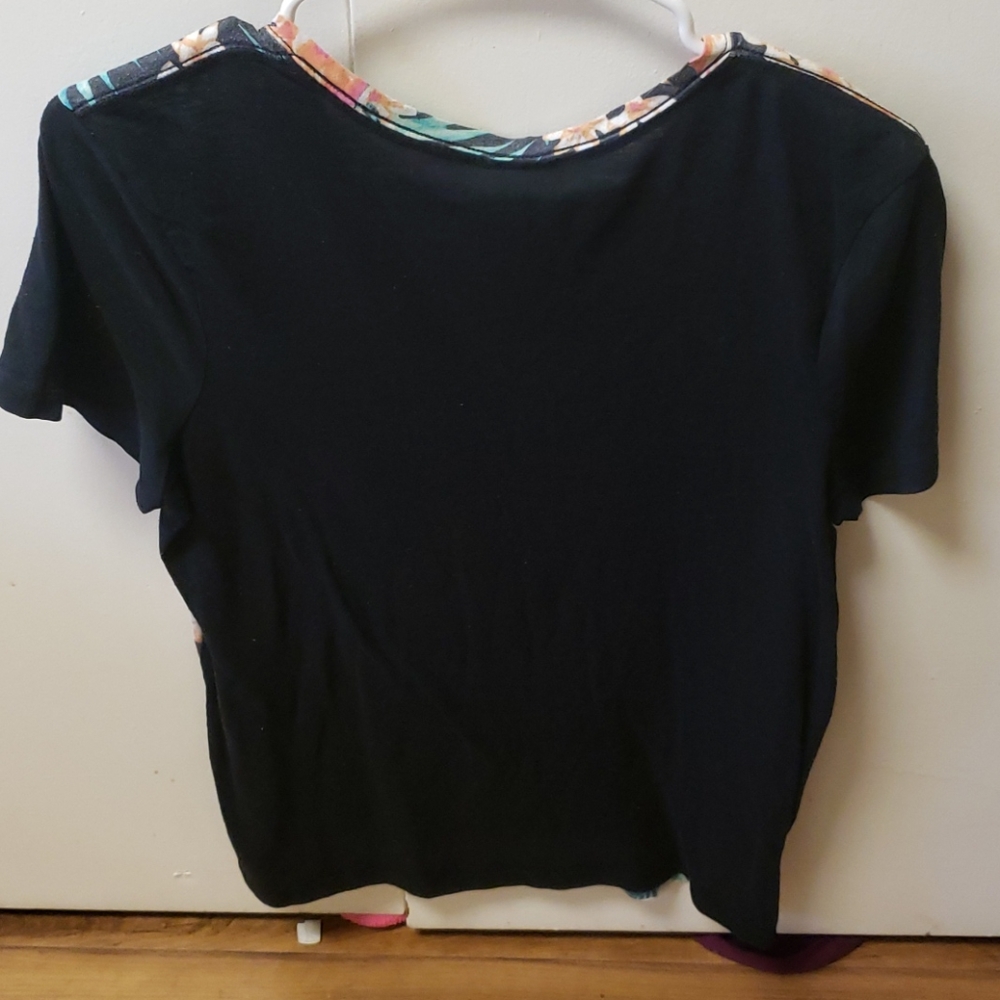 VS PINK tshirt - Picture 3 of 3